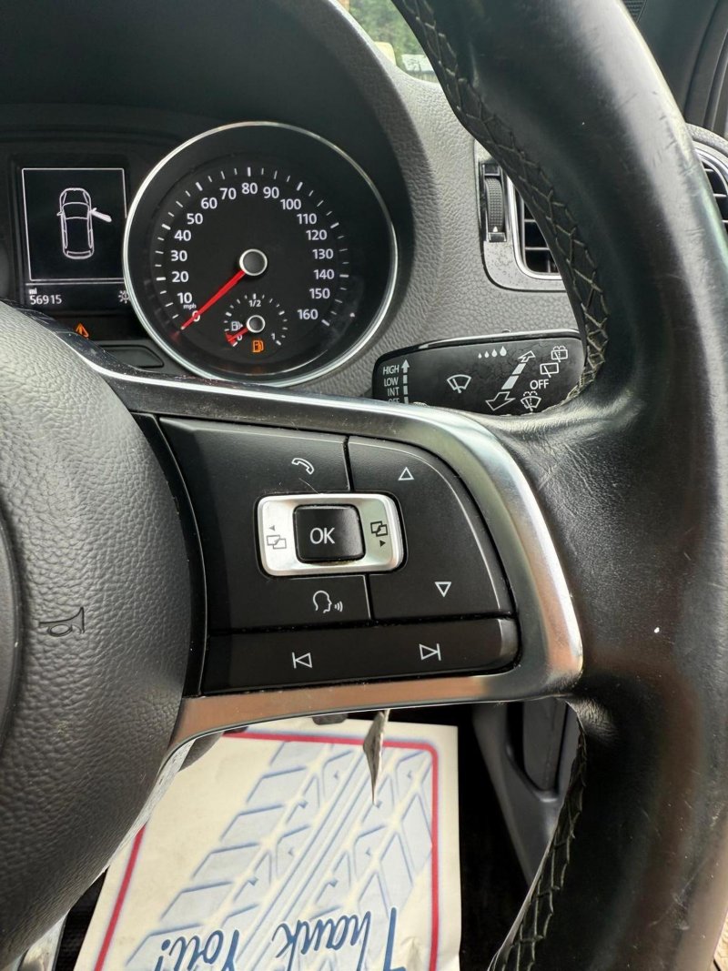 VOLKSWAGEN POLO