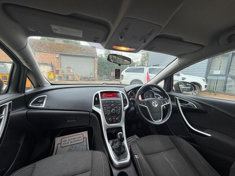 VAUXHALL ASTRA