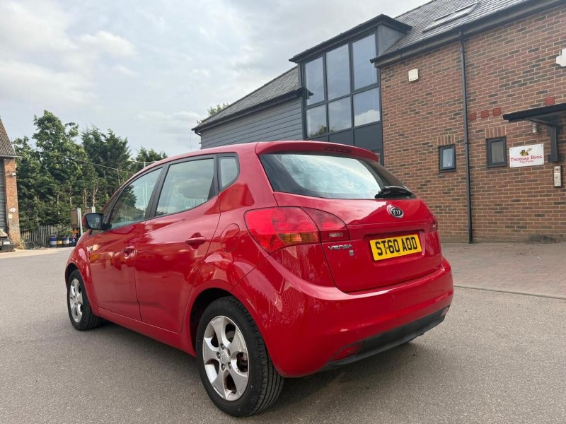 KIA VENGA